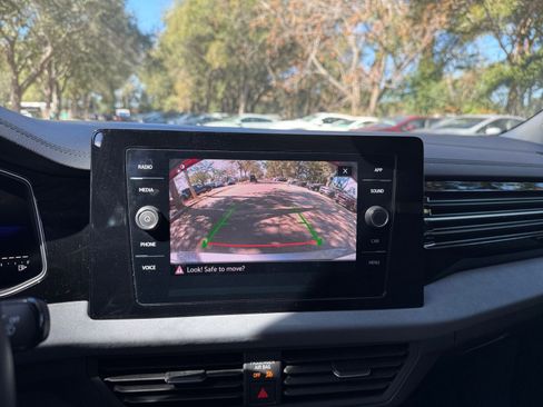 Used 2025 Volkswagen Jetta SE image 20