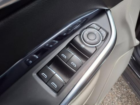 Used 2023 Cadillac XT4 Luxury w/ Cold Weather Package AWD/4WD image 15