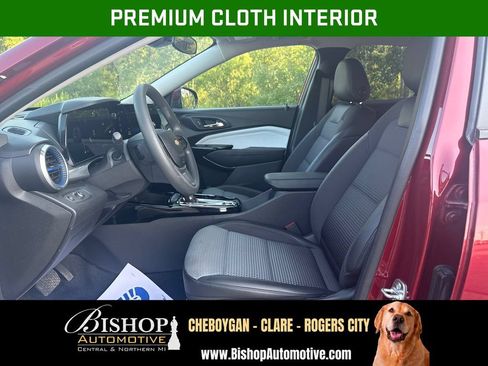 Used 2025 Chevrolet Trax LT FWD image 5