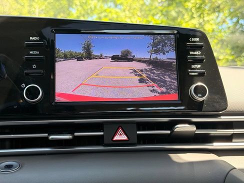 Used 2022 Hyundai Elantra SEL w/ Convenience + Premium Package FWD image 14