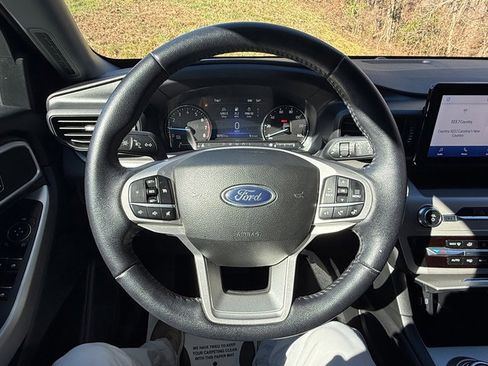 Used 2023 Ford Explorer XLT image 22