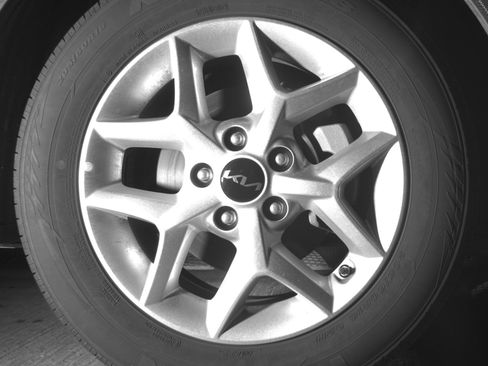 Used 2025 Kia Soul LX w/ LX Technology Package FWD image 13