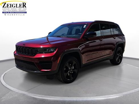 Used 2023 Jeep Grand Cherokee Altitude AWD/4WD image 1