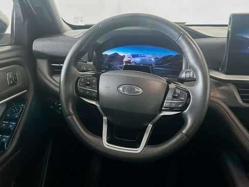 Used 2025 Ford Explorer Platinum w/ LUX Leather Package image 18