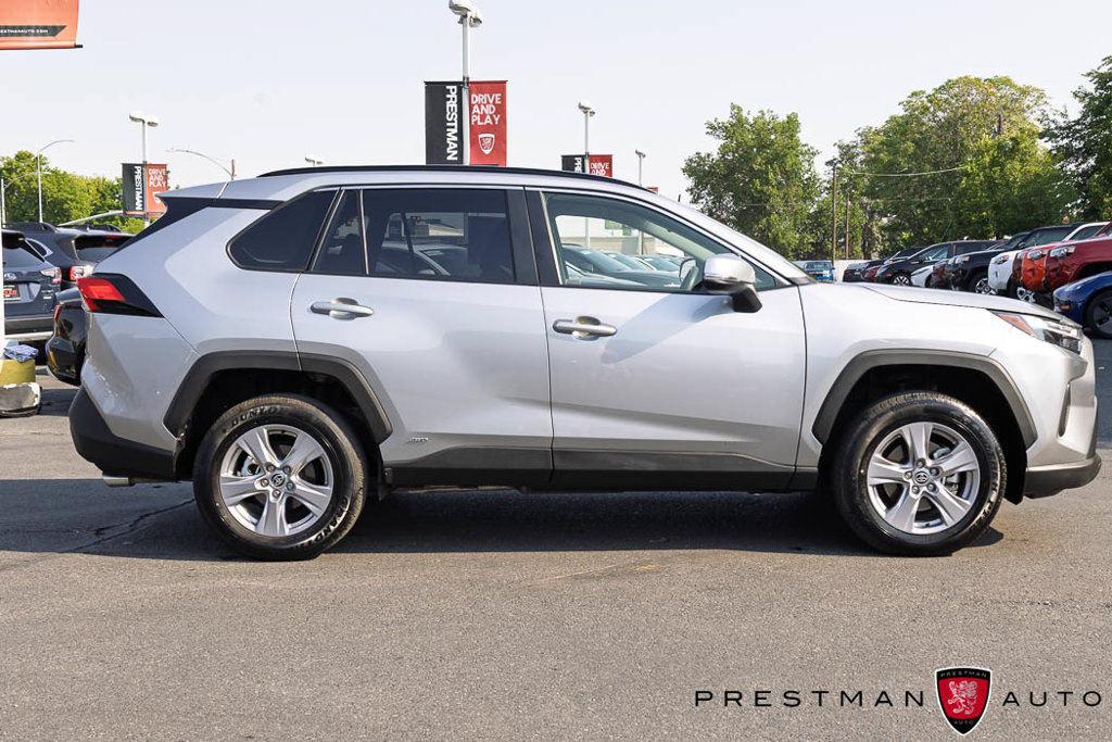 Used 2025 Toyota RAV4 XLE AWD/4WD image 18