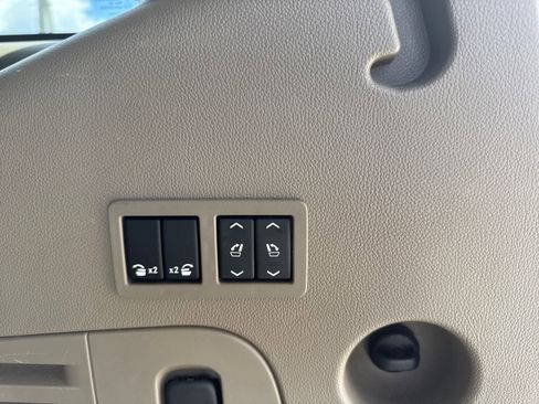Used 2017 GMC Yukon SLT AWD/4WD image 33