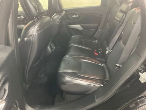 Used 2017 Jeep Cherokee Overland w/ Technology Group image 11