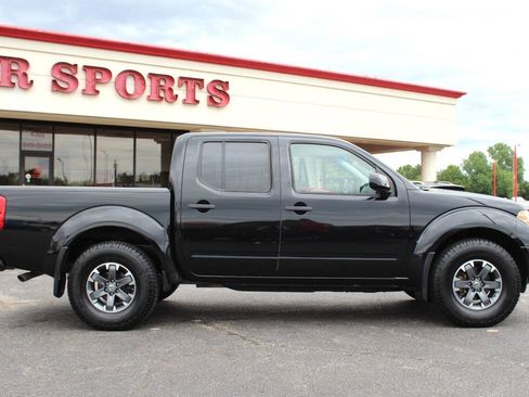 Used 2018 Nissan Frontier PRO-4X AWD/4WD image 3