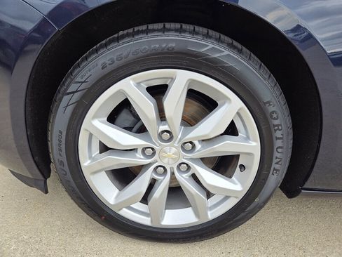 Used 2019 Chevrolet Impala LT FWD image 9