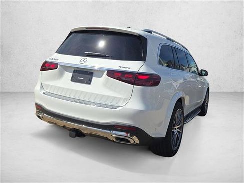 New 2026 Mercedes-Benz GLS 580 4MATIC image 2