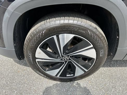 Used 2025 Volkswagen Taos SE AWD/4WD image 8