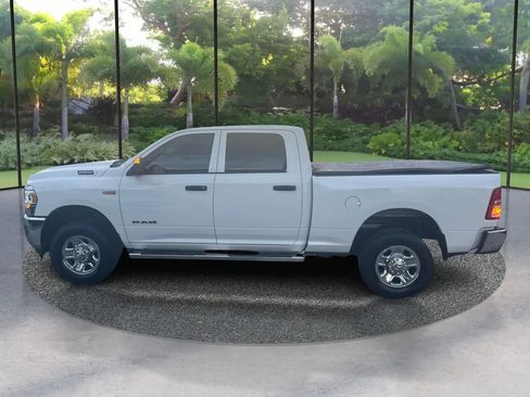 Used 2022 RAM 2500 Tradesman w/ Chrome Appearance Group AWD/4WD image 8