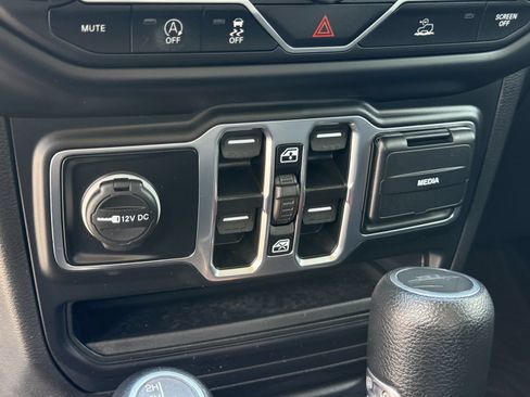 Used 2023 Jeep Gladiator Sport AWD/4WD image 24
