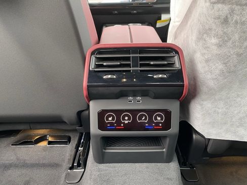 New 2026 BMW 540i xDrive w/ M Sport Package image 8