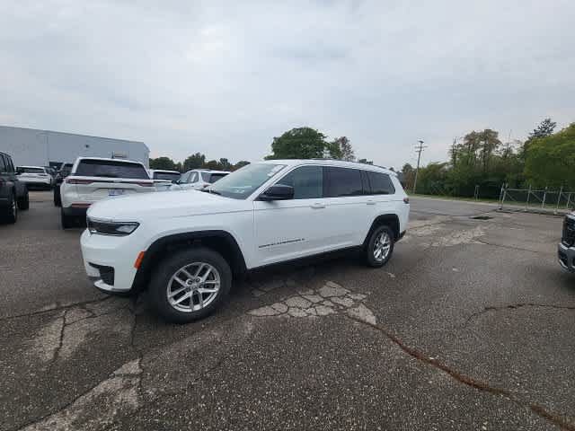 Used 2023 Jeep Grand Cherokee L Laredo w/ Luxury Tech Group I AWD/4WD image 27