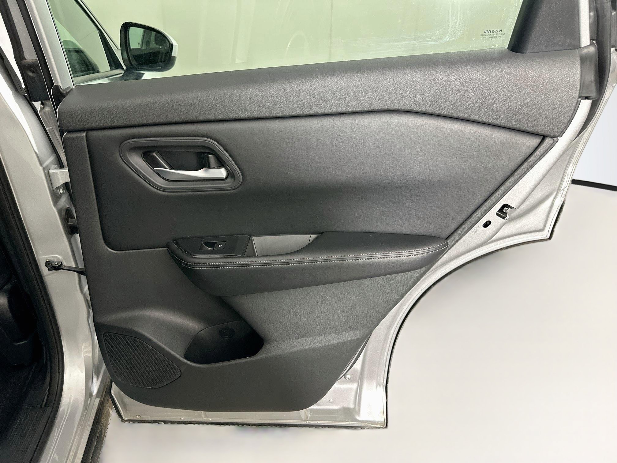 Used 2025 Nissan Rogue SV FWD image 29