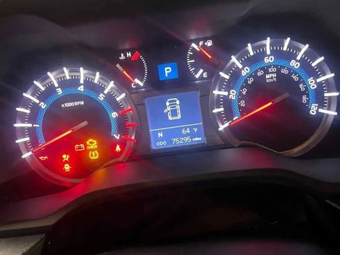 Used 2018 Toyota 4Runner SR5 AWD/4WD image 5