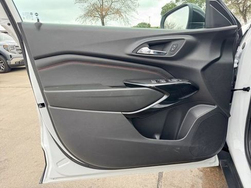 Certified 2025 Chevrolet Trax RS image 4