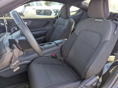 Used 2025 Ford Mustang Coupe RWD image 27