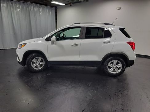 Used 2017 Chevrolet Trax LT w/ LT Convenience Package FWD image 6