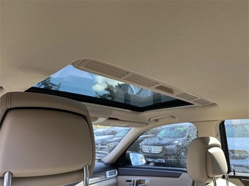 Used 2014 Mercedes-Benz E 350 4MATIC Sedan image 12