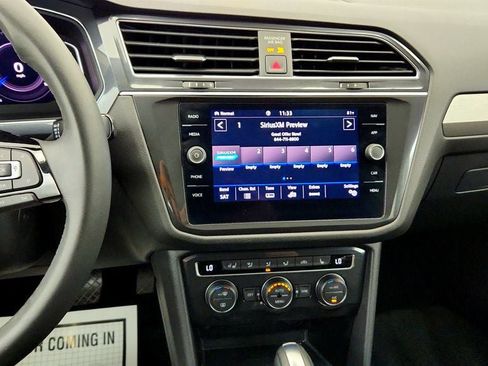 Used 2020 Volkswagen Tiguan SEL AWD/4WD image 17