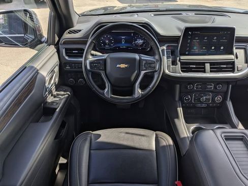 Used 2024 Chevrolet Suburban Premier image 16