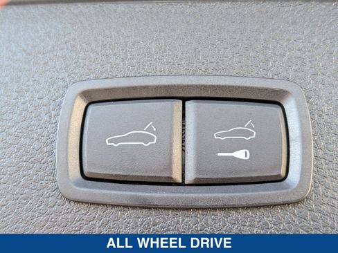Used 2025 Porsche Macan Turbo AWD/4WD image 15