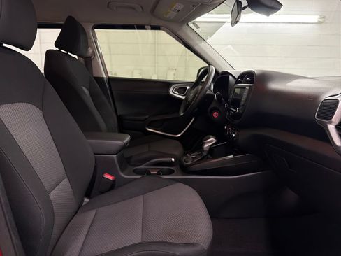 Used 2023 Kia Soul LX FWD image 28