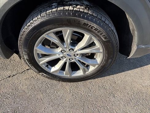 Used 2024 Ford Explorer XLT w/ Equipment Group 202A image 11