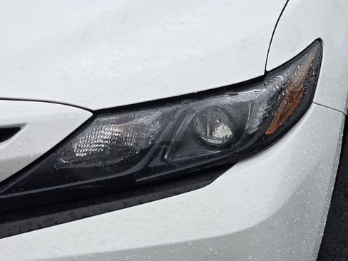 Used 2022 Toyota Camry SE FWD image 24