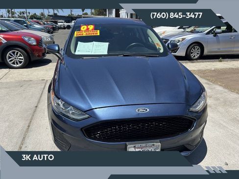 Used 2019 Ford Fusion SE FWD image 2