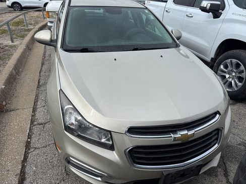 Used 2015 Chevrolet Cruze LT image 2