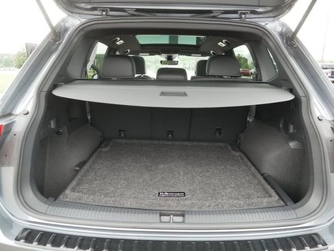 Used 2023 Volkswagen Tiguan SE R-Line AWD/4WD image 18