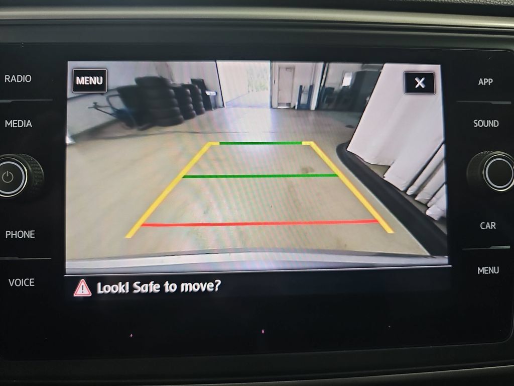 Used 2020 Volkswagen Atlas Cross Sport SE w/ Panoramic Sunroof Package FWD image 30