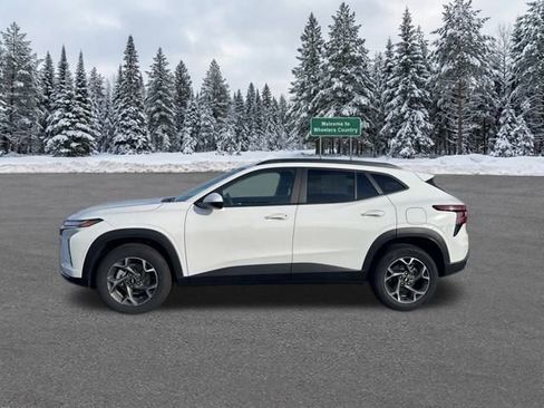 Used 2024 Chevrolet Trax LT image 2