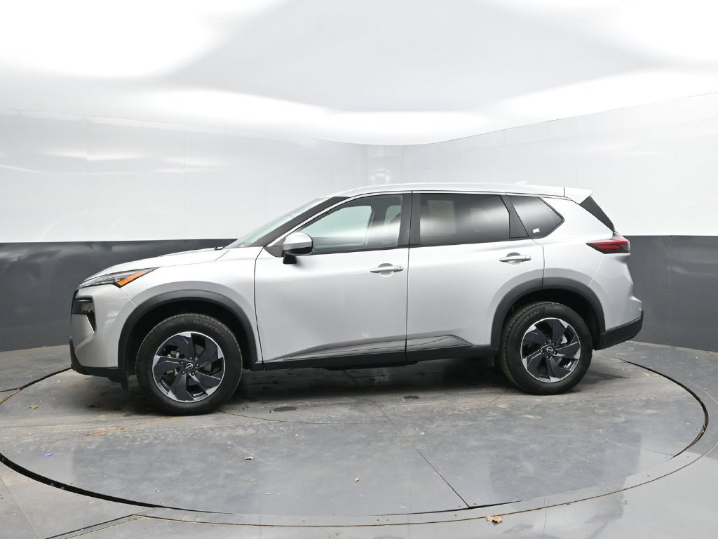 Used 2025 Nissan Rogue SV AWD/4WD image 4