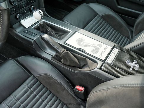 Used 2010 Ford Mustang Shelby GT500 RWD image 29