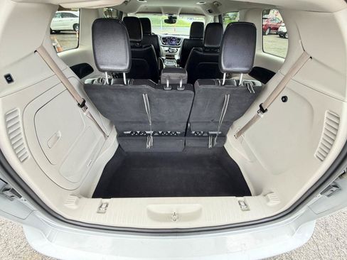 Used 2022 Chrysler Pacifica Touring-L FWD image 37