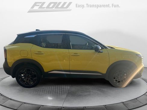 Used 2025 Nissan Kicks SR w/ SR Premium Package image 10