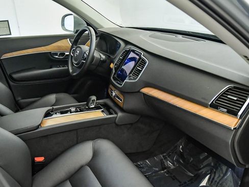 Certified 2025 Volvo XC90 B6 Plus image 18