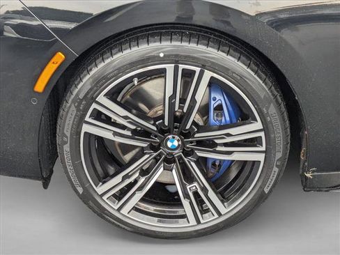 Used 2023 BMW 740i image 26