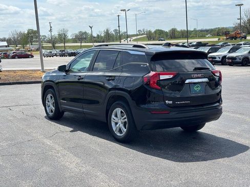 Certified 2023 GMC Terrain SLE w/ Driver Convenience Package FWD image 3