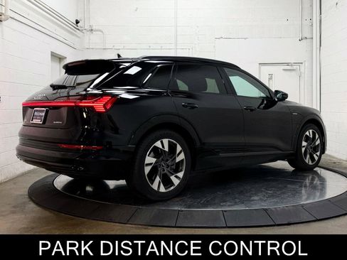 Used 2022 Audi e-tron Premium w/ Convenience Plus Package image 8