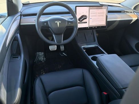 Used 2024 Tesla Model Y Performance image 8