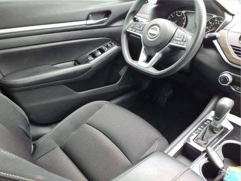 Certified 2023 Nissan Altima 2.5 SV FWD image 9