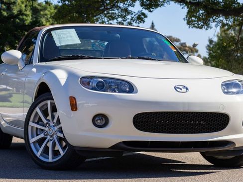 Used 2008 MAZDA MX-5 Miata Grand Touring w/ Premium Pkg image 2