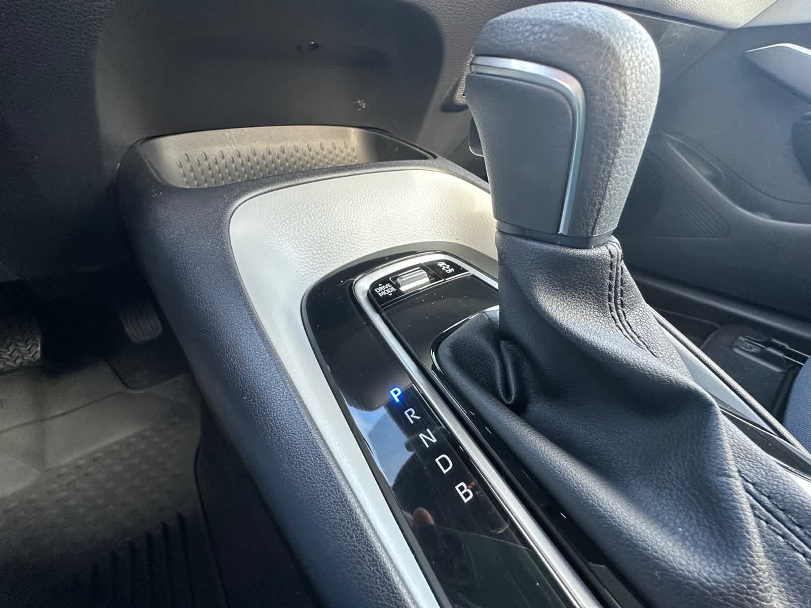 Used 2025 Toyota Corolla SE w/ Convenience Package FWD image 14