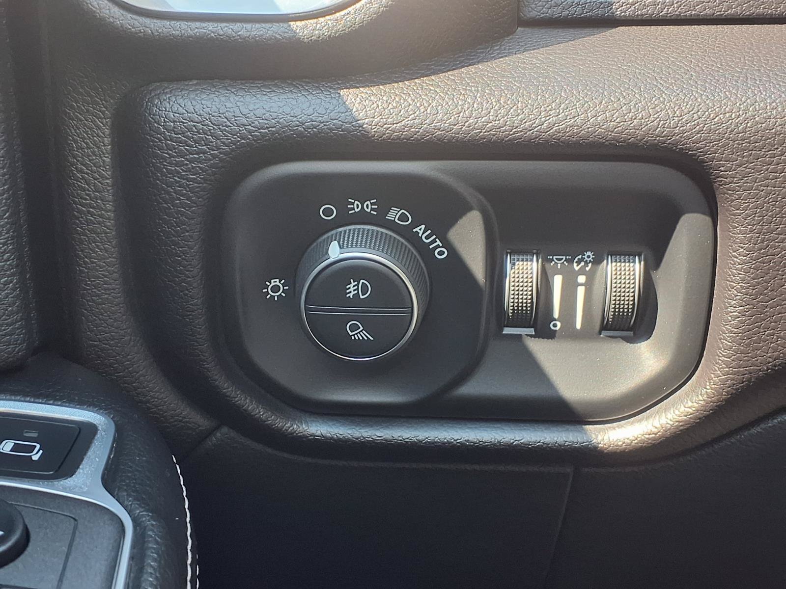 Used 2022 RAM 2500 Laramie w/ Night Edition AWD/4WD image 12