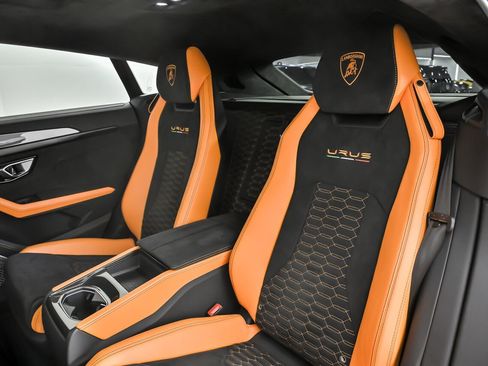 Used 2022 Lamborghini Urus image 25
